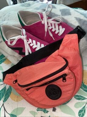 VTG PEACH SASSON FANNY PACK Windbreaker 3 Pockets EUC